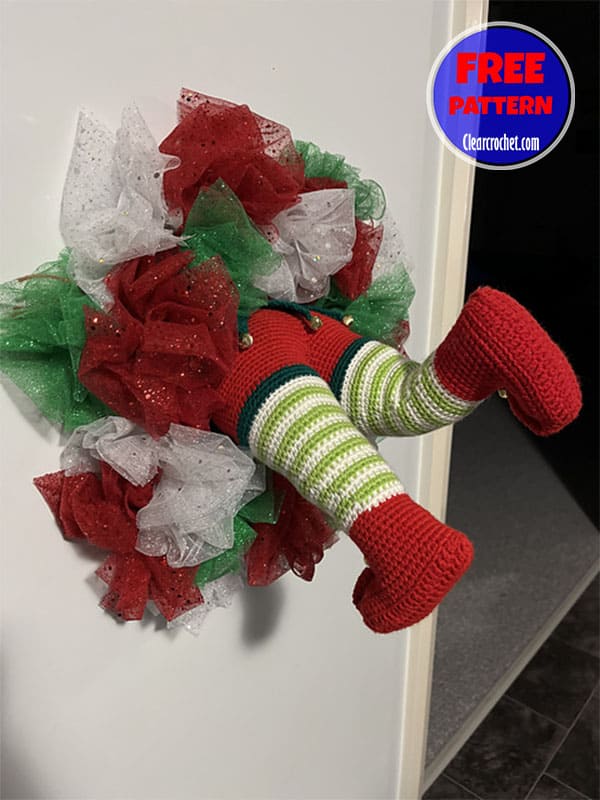 Free elf stuck crochet christmas wreath pattern (2)