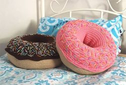 free-crochet-donut-pillow%e2%80%8b-pattern