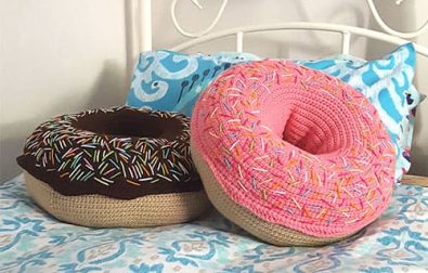 free-crochet-donut-pillow%e2%80%8b-pattern